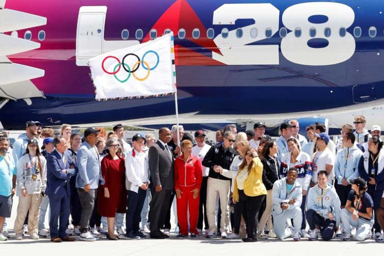 Olimpijska zastava stigla u Los Anđeles – grad domaćin sledećih igara 2028. godine Olimpijska zastava stigla u Los Anđeles – grad domaćin sledećih igara 2028. godine