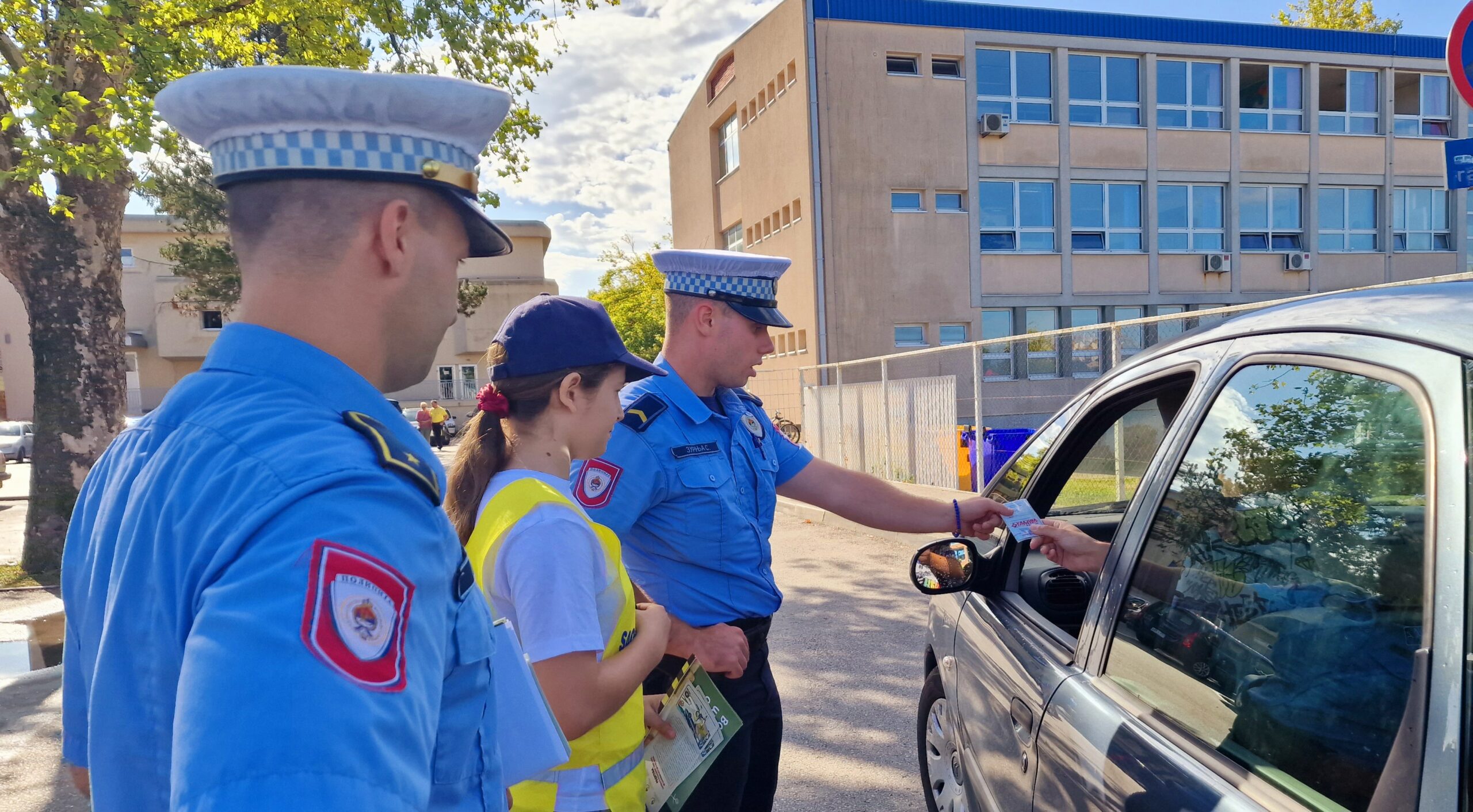 Zajedničke aktivnosti policije i školske saobraćajne patrole