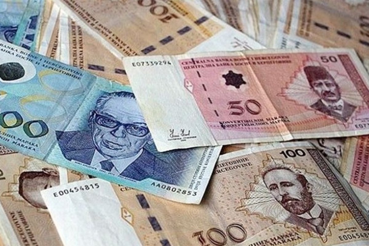 Direktor banke osumnjičen da je oštetio šest osoba za 668.199 KM Direktor banke osumnjičen da je oštetio šest osoba za 668.199 KM
