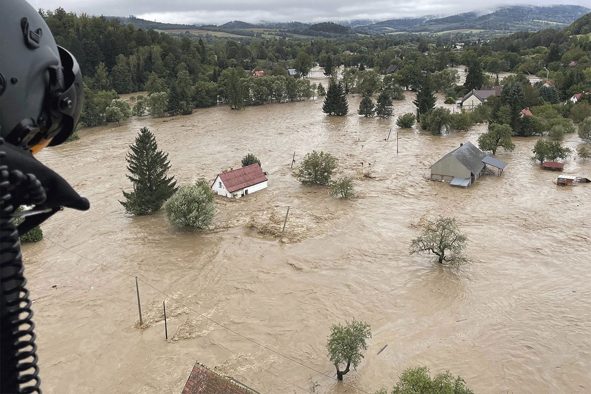 Broj žrtava poplava u Evropi povećan na 18, bedemi “čuvaju” gradove u Poljskoj Broj žrtava poplava u Evropi povećan na 18, bedemi “čuvaju” gradove u Poljskoj