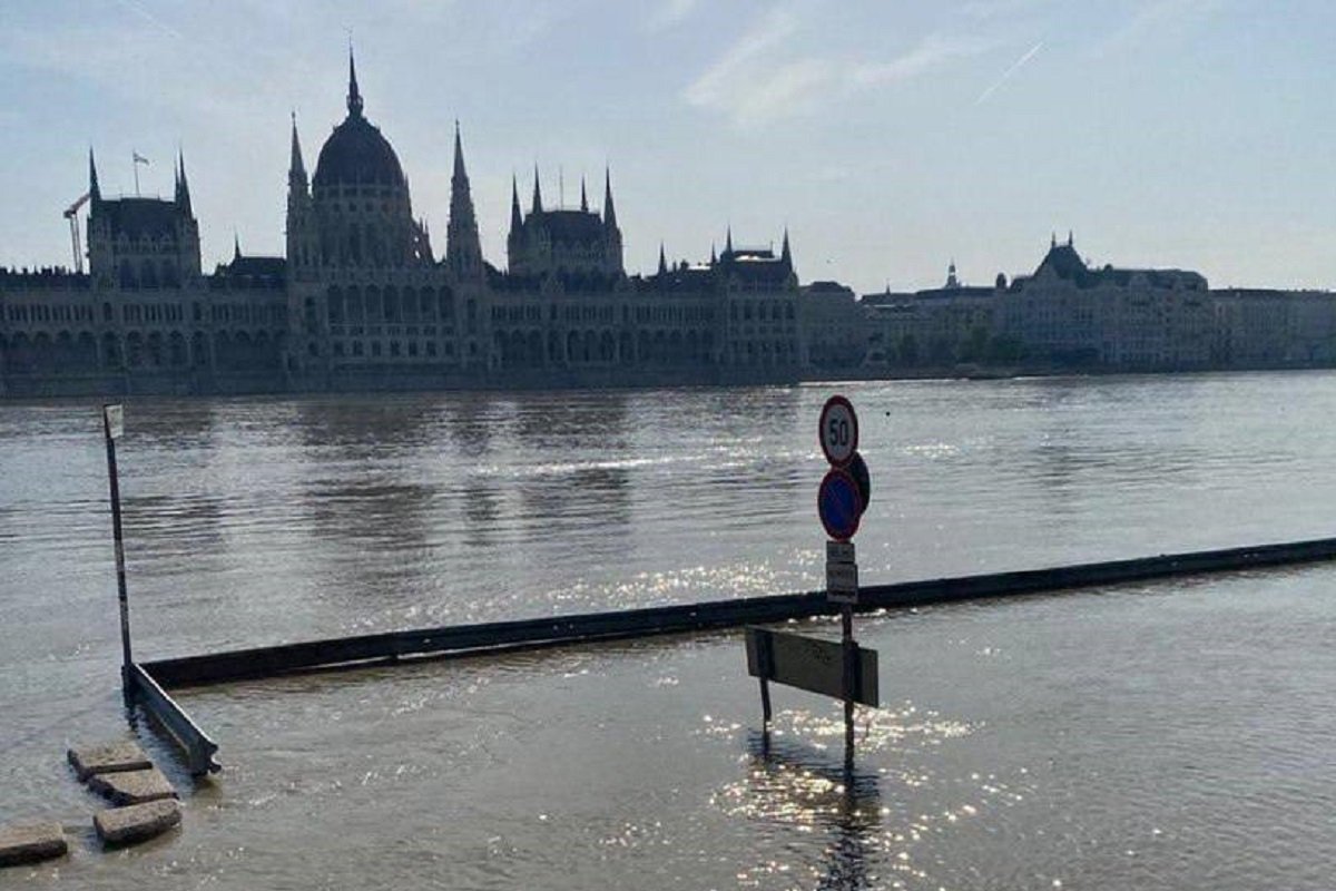 Dunav premašio osam metara u Budimpešti Dunav premašio osam metara u Budimpešti