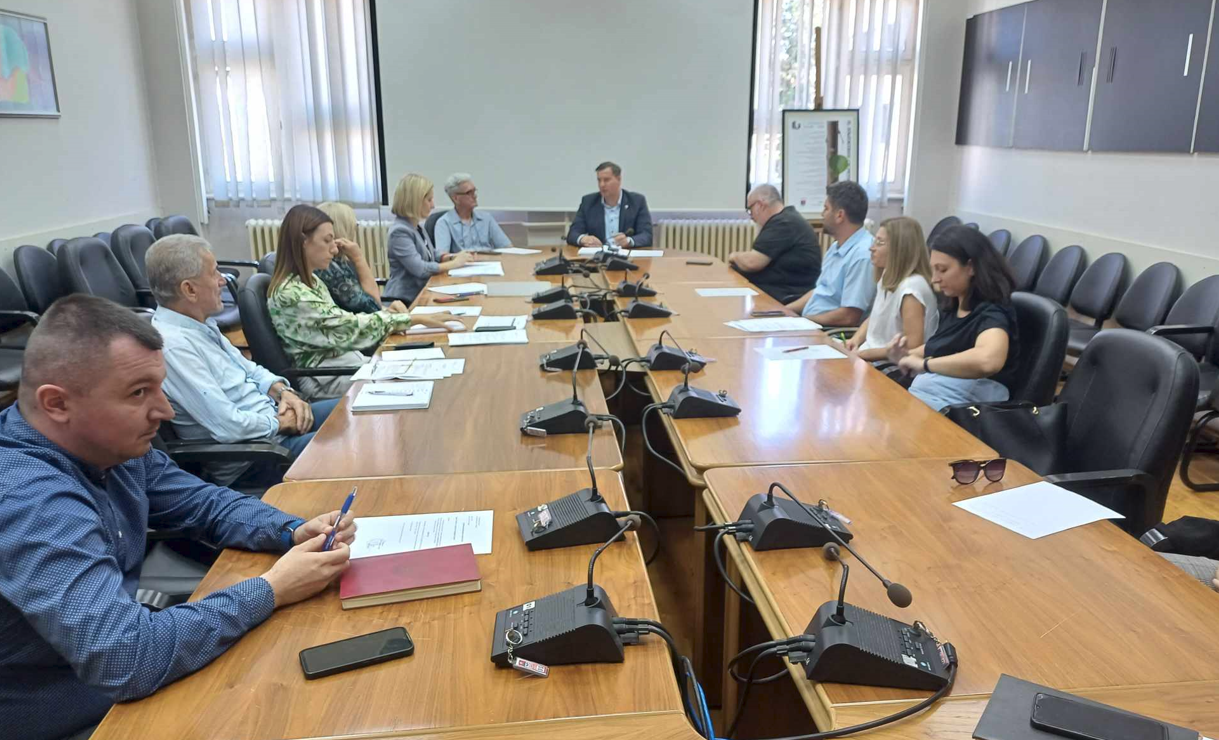 Pero Zubac ovogodišnji laureat nagrade “Skender Kulenović-Književni vijenac Kozare” Pero Zubac ovogodišnji laureat nagrade “Skender Kulenović-Književni vijenac Kozare”