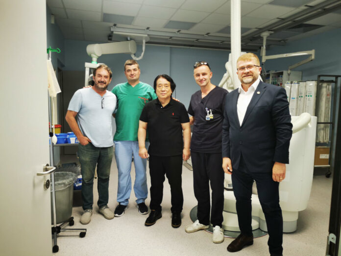 Bolnica “Dr Mladen Stojanović”- Čuveni japanski kardiolog obavio dvije kompleksne procedure Bolnica “Dr Mladen Stojanović”- Čuveni japanski kardiolog obavio dvije kompleksne procedure