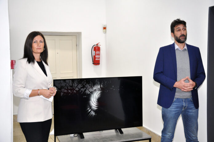 Prikazan dokumentarni film „Bežično – Priče o Nikoli Tesli“ Prikazan dokumentarni film „Bežično – Priče o Nikoli Tesli“