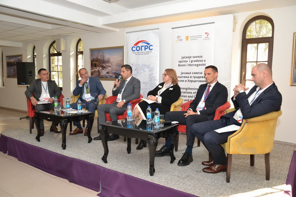 Predstavnici grada na konferenciji na temu ” Prelazak domova zdravlja na trezorsko poslovanje “