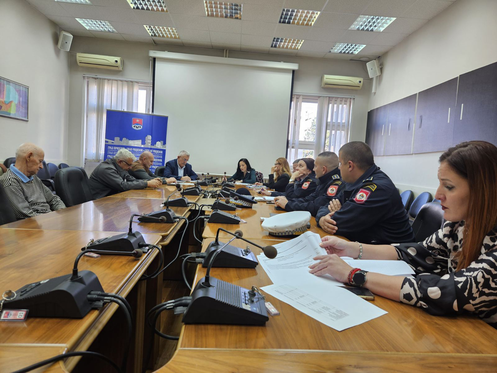 Forum za bezbjednost zajednice: Zaštititi radnike javnih službi koji nemaju status službenog lica Forum za bezbjednost zajednice: Zaštititi radnike javnih službi koji nemaju status službenog lica