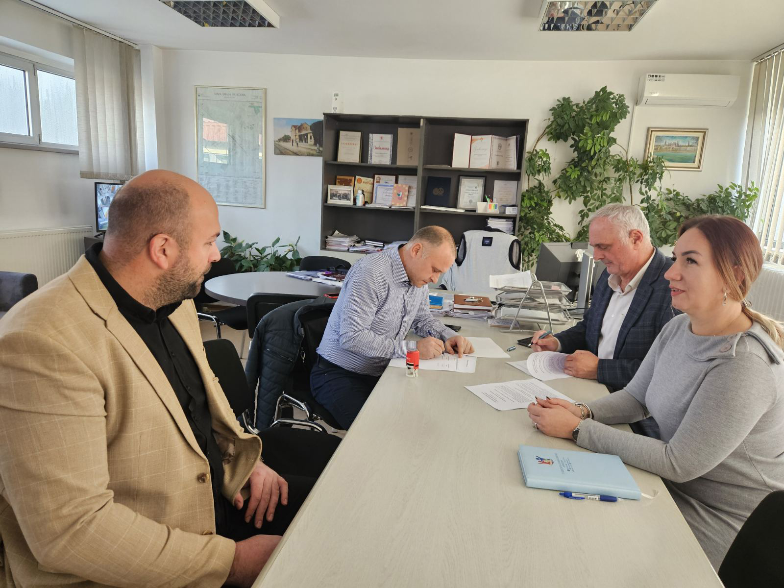 Centar za socijalni rad: Potpisan sporazum sa “Humanitasom” o donaciji medicinskih pomagala Centar za socijalni rad: Potpisan sporazum sa “Humanitasom” o donaciji medicinskih pomagala