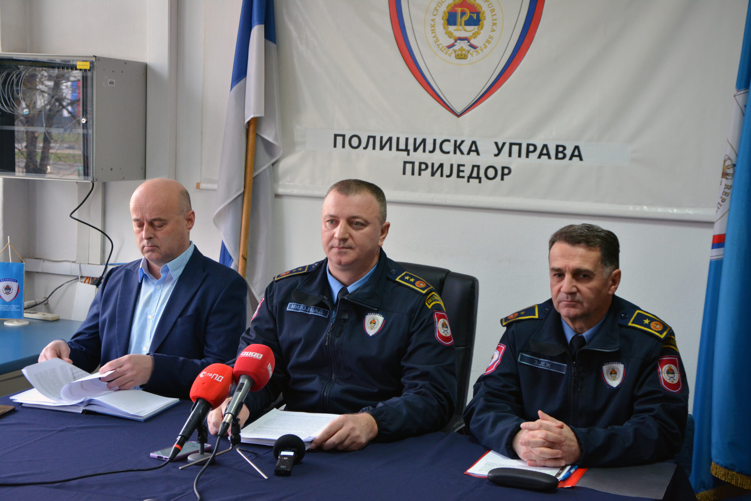 Staklo na objektu pored gradske džamije oštetilo nevrijeme