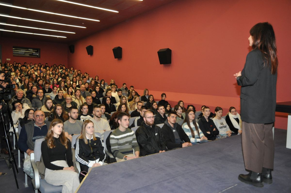 Uvećane gradske stipendije za srednjoškolce i studente