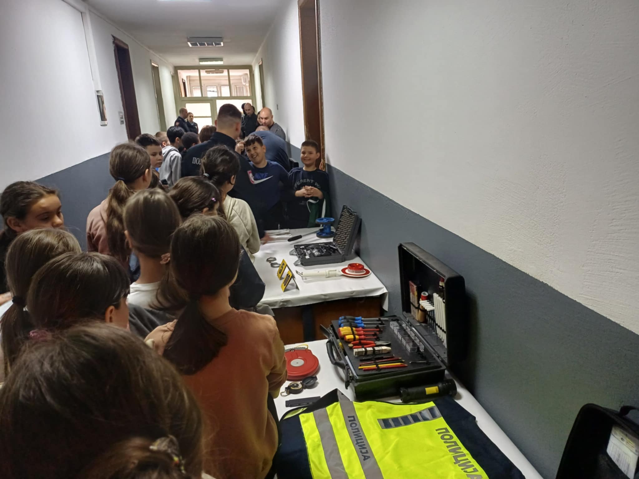 Policijska uprava Prijedor otvorila vrata za najmlađe povodom Dana policije Policijska uprava Prijedor otvorila vrata za najmlađe povodom Dana policije