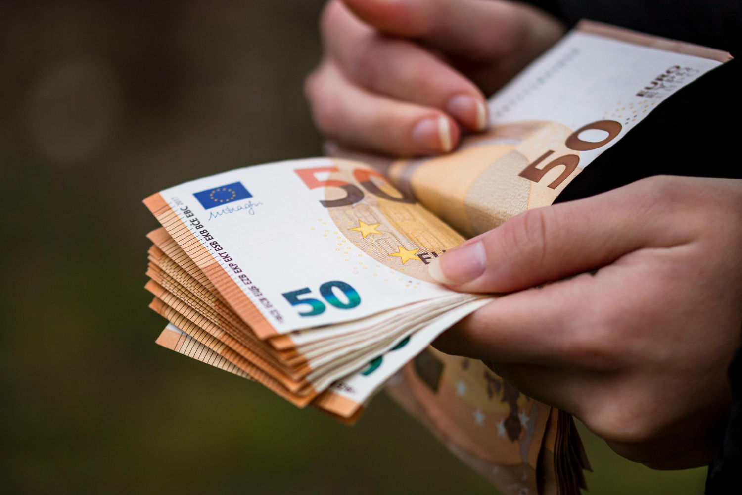Oglasili se iz Centralne banke BiH: Korištenje novčanica od 50 evra izdatih prije 2017. bez ograničenja Oglasili se iz Centralne banke BiH: Korištenje novčanica od 50 evra izdatih prije 2017. bez ograničenja