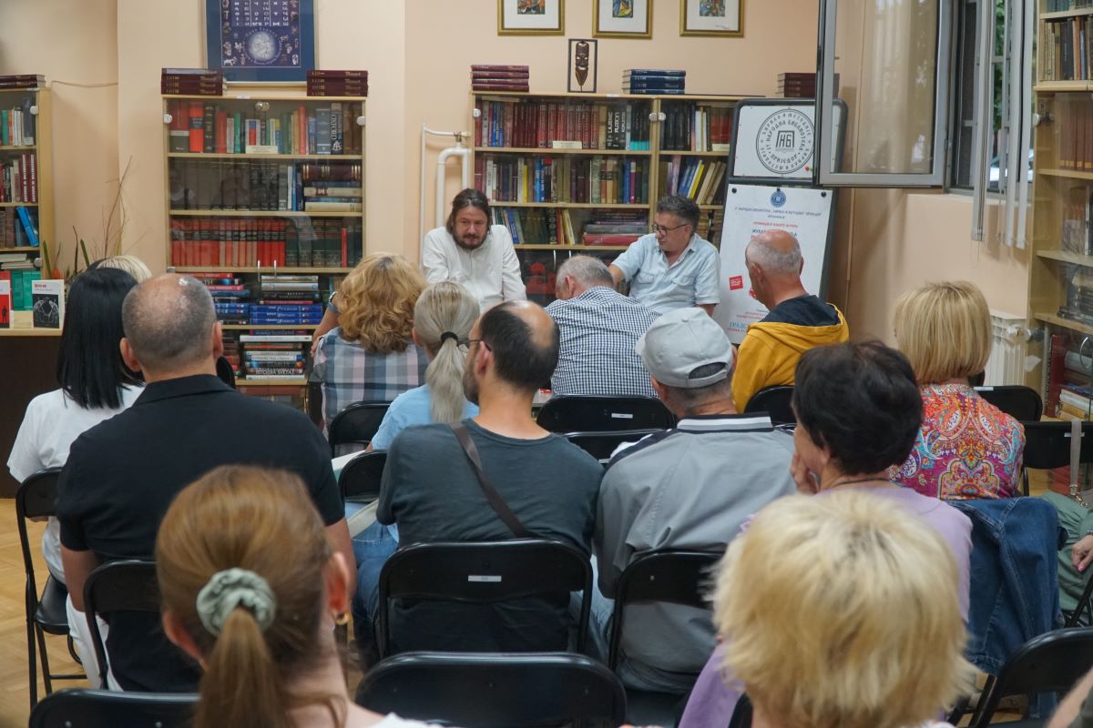 U prijedorskoj Gradskoj čitaonici promovisan roman “Limeni lijes za Zaimović Zejnu” autora Muharema Bazdulja U prijedorskoj Gradskoj čitaonici promovisan roman “Limeni lijes za Zaimović Zejnu” autora Muharema Bazdulja