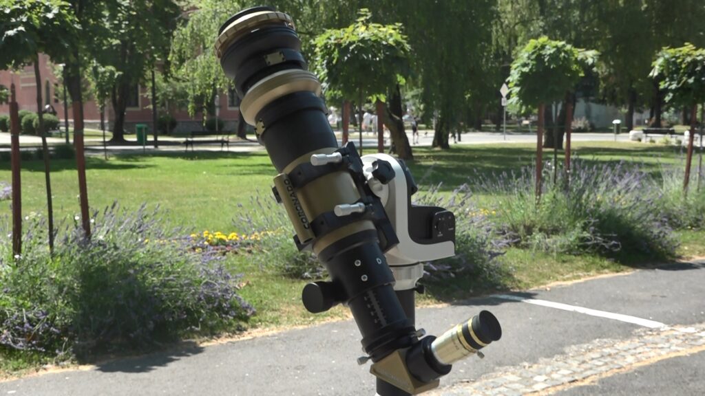 „Sirius“ organizovao gledanje u sunce kroz teleskop „Sirius“ organizovao gledanje u sunce kroz teleskop