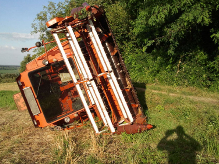 Tragedija kod Prijedora: Poginuo vozač kombajna Tragedija kod Prijedora: Poginuo vozač kombajna
