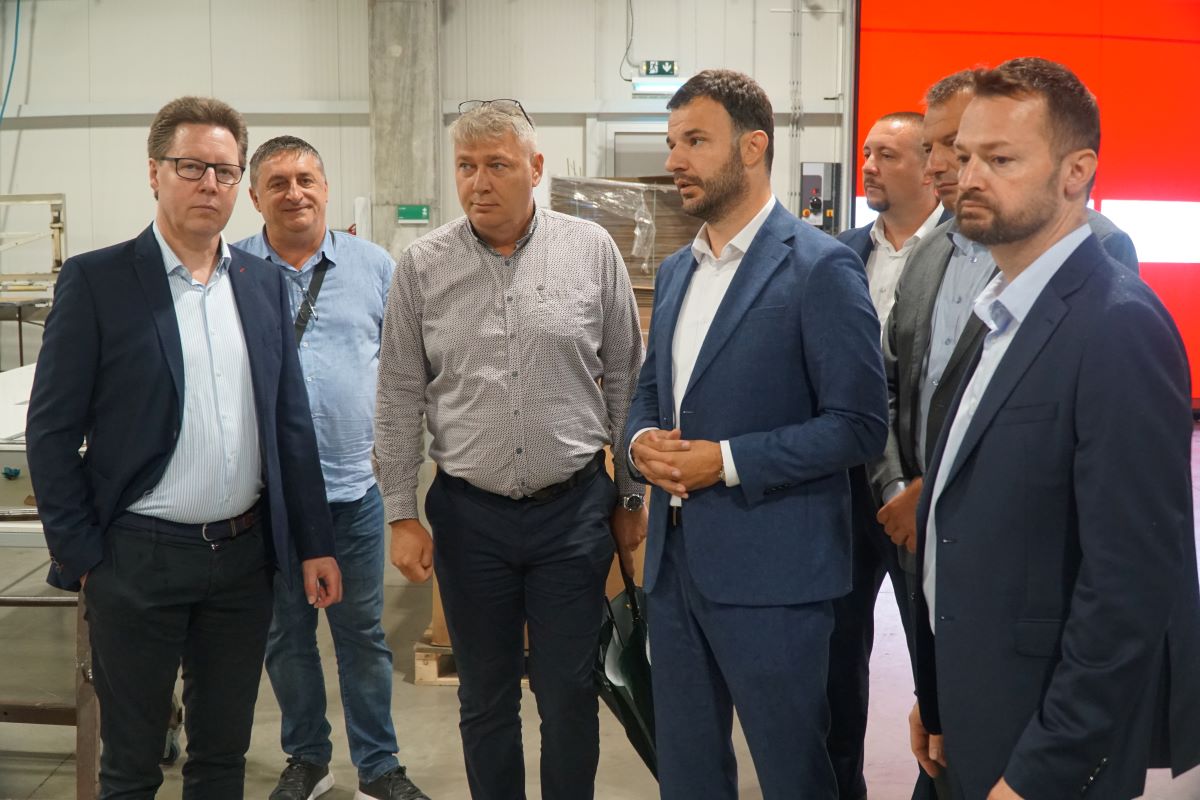 Gradonačelnik Javor obišao preduzeće „Roundliner“ – nove investicije za nova radna mjesta u Prijedoru