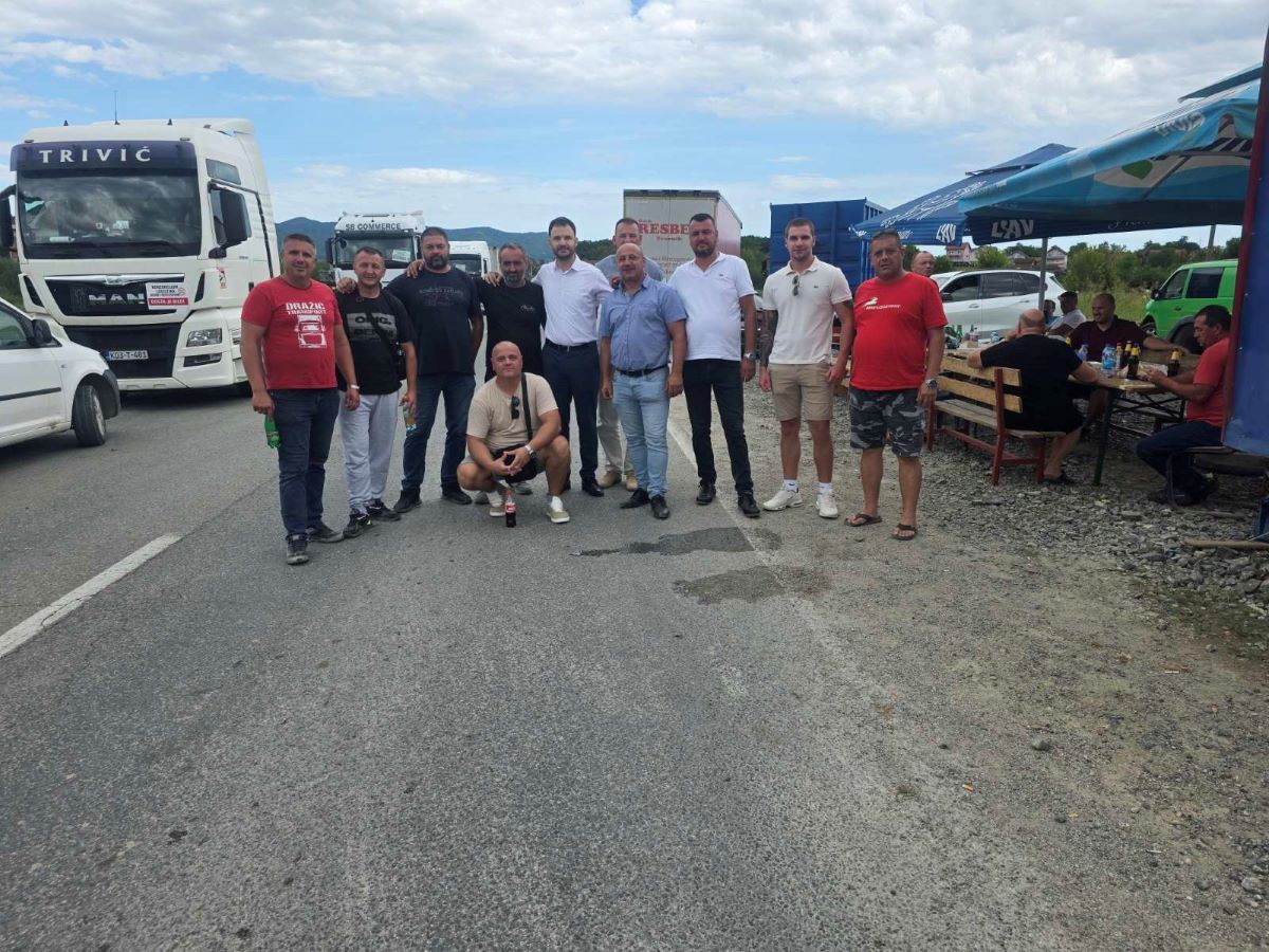 Javor podržao prevoznike koji su stupili u proteste Javor podržao prevoznike koji su stupili u proteste