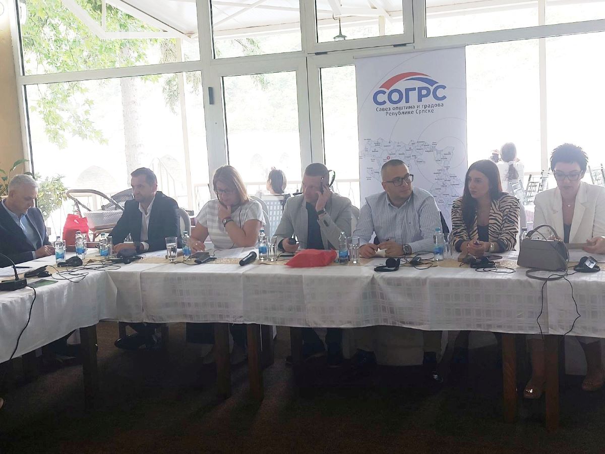 Predstavnici lokalnih zajednica iz Republike Srpske i Federacije BiH u Višegradu: Zajednički projekti i prava građana u fokusu Predstavnici lokalnih zajednica iz Republike Srpske i Federacije BiH u Višegradu: Zajednički projekti i prava građana u fokusu