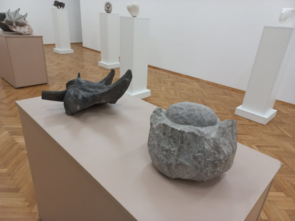 Otvorena izložba skulptura Matije Radovića iz Podgorice Otvorena izložba skulptura Matije Radovića iz Podgorice