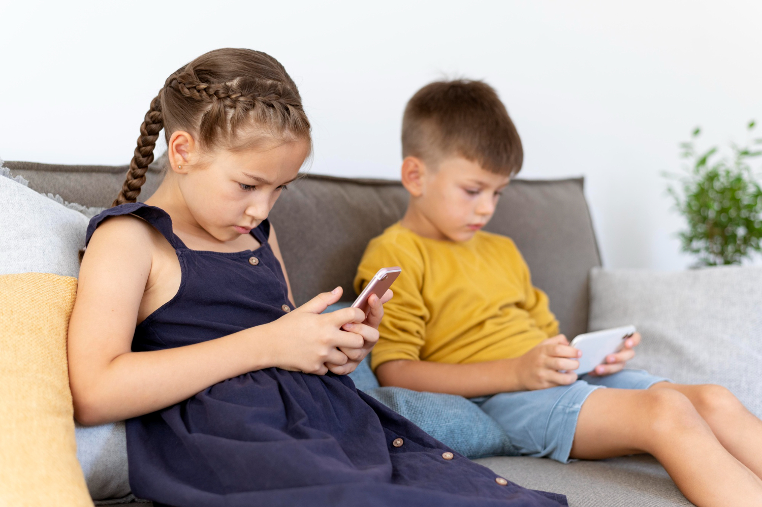 Alarmantni podaci iz RS: Djeca na telefonima i do sedam sati dnevno, posljedice već vidljive Alarmantni podaci iz RS: Djeca na telefonima i do sedam sati dnevno, posljedice već vidljive
