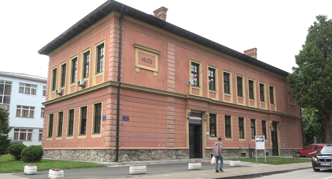U Muzeju Kozare sinoć otvorena izložba ”Pogledi i osluškivanja” U Muzeju Kozare sinoć otvorena izložba ”Pogledi i osluškivanja”