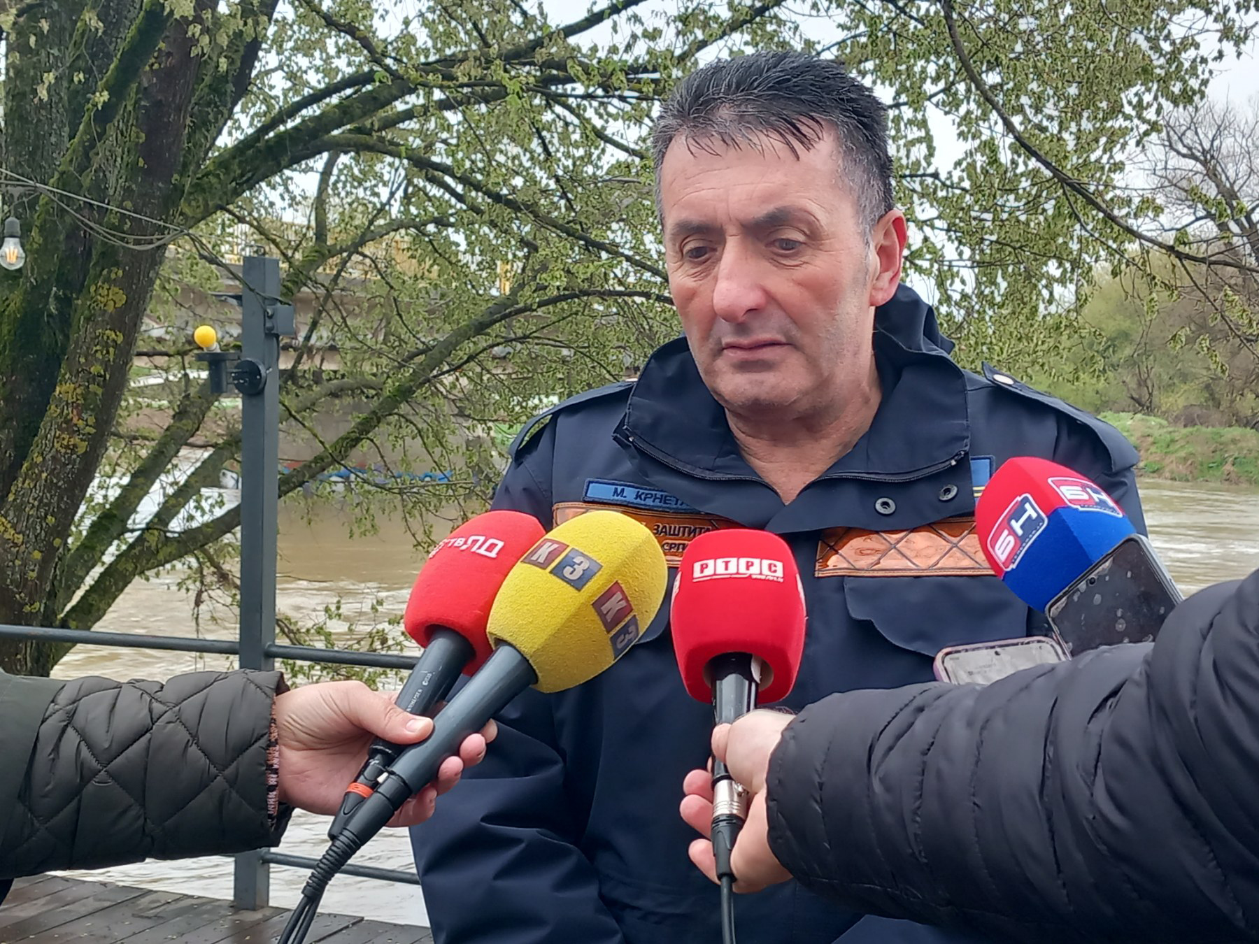 Voda se povukla iz Topolika i Vrbica, otežan saobraćaj ulicom Mahmuta Bušatlije Voda se povukla iz Topolika i Vrbica, otežan saobraćaj ulicom Mahmuta Bušatlije