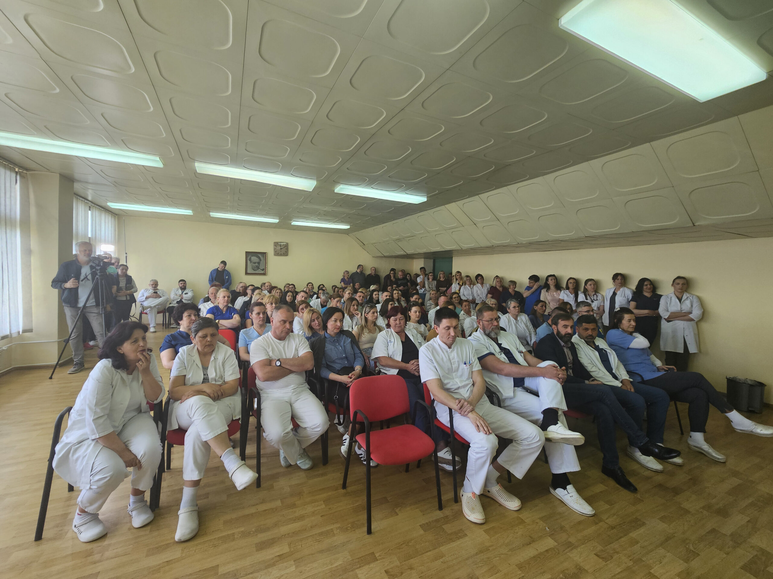 Bolnica “Dr Mladen Stojanović”: Dva od tri sindikata izrazila nezadovoljstvo platama Bolnica “Dr Mladen Stojanović”: Dva od tri sindikata izrazila nezadovoljstvo platama