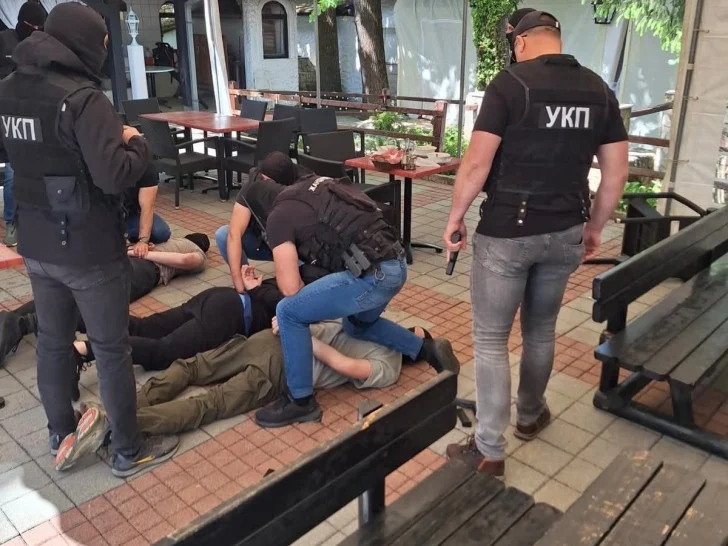 Trojac iz Prijedora uhapšen u akciji “Vatrogasac”: Policajac i šef vatrogasaca švercali naoružanje Trojac iz Prijedora uhapšen u akciji “Vatrogasac”: Policajac i šef vatrogasaca švercali naoružanje
